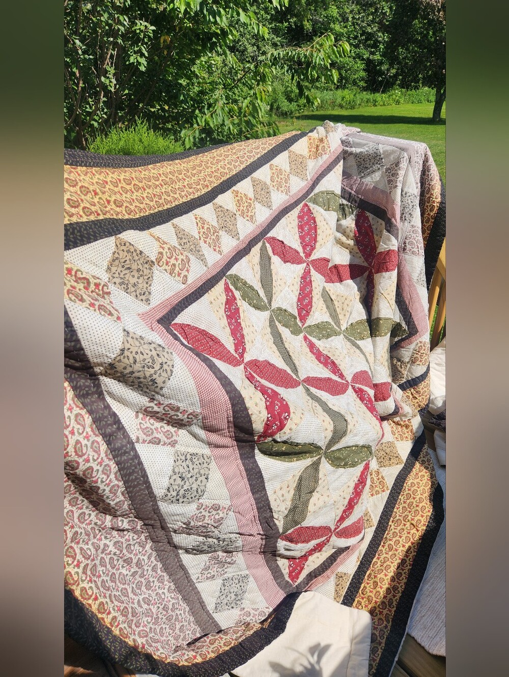 handmade 2-Piece Twin Quilt and Matching Pillow Sham Set. Alabama Beauty